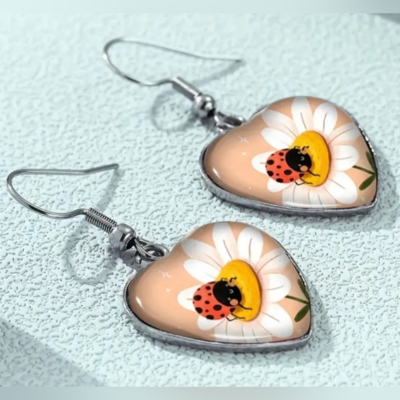 2/30$ Or 3/$35 NEW Heart-Shaped Ladybug Pink FlowerCrystal Glass Earrings(#0179) - Picture 3 of 5